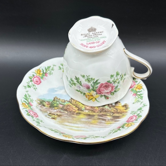 Royal Albert Traditional British Songs Series Land of Hope and Glory Tea Cup Set - Picture 4 of 5